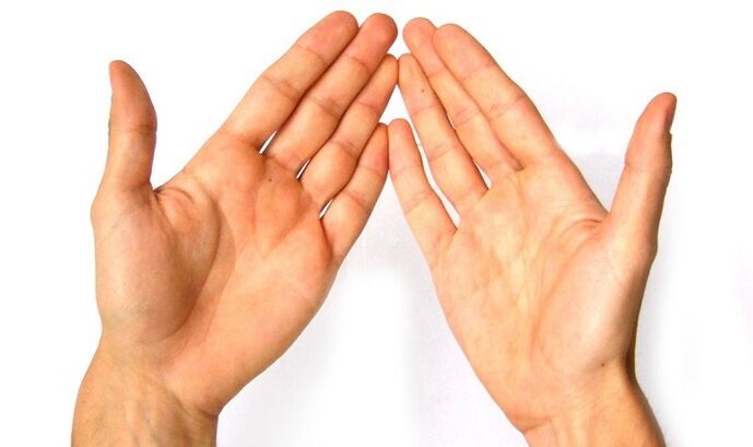 mâinile bărbaților înainte de a face exerciții de mărire a penisului